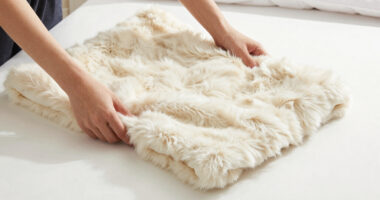 6 Best Faux Fur Throws for Glam Bedrooms in 2026